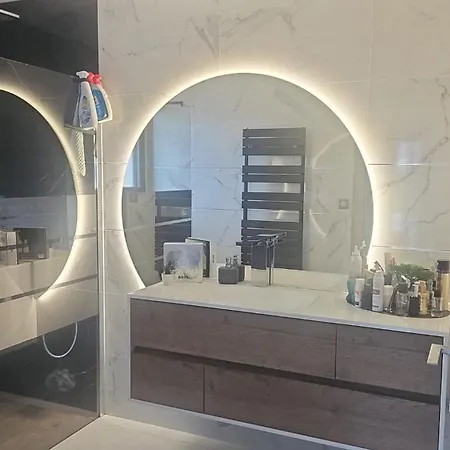 De Luxe A 5 Minutes Du Centre De Piscine Chauffee Вилла