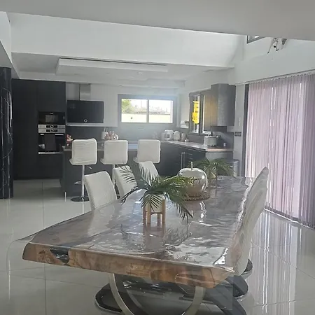 De Luxe A 5 Minutes Du Centre De Piscine Chauffee *