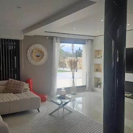 De Luxe A 5 Minutes Du Centre De Piscine Chauffee