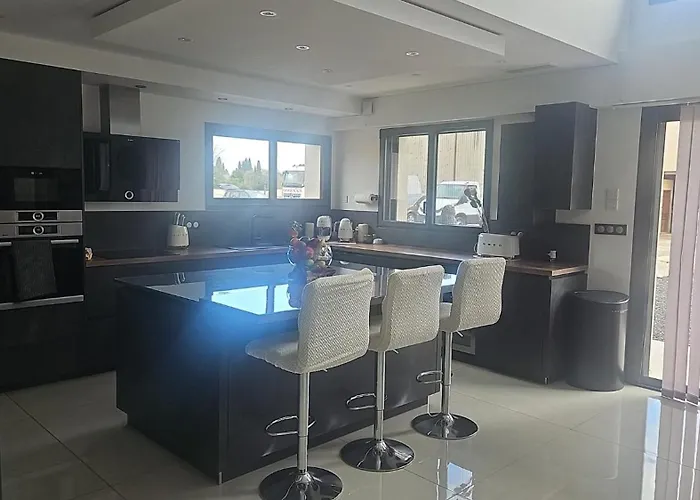 De Luxe A 5 Minutes Du Centre De Piscine Chauffee *