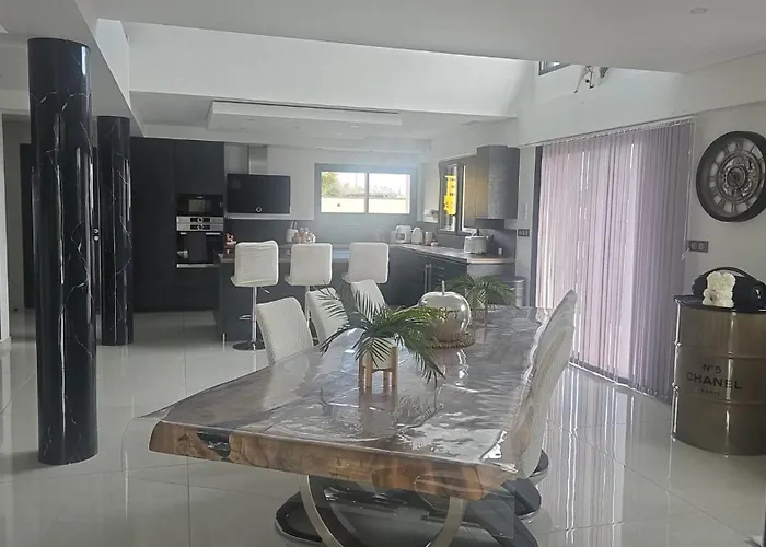 De Luxe A 5 Minutes Du Centre De Piscine Chauffee *