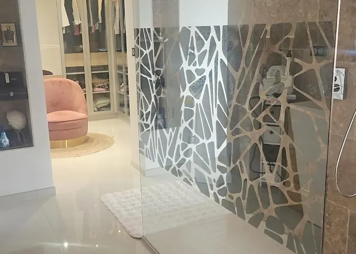 De Luxe A 5 Minutes Du Centre De Piscine Chauffee