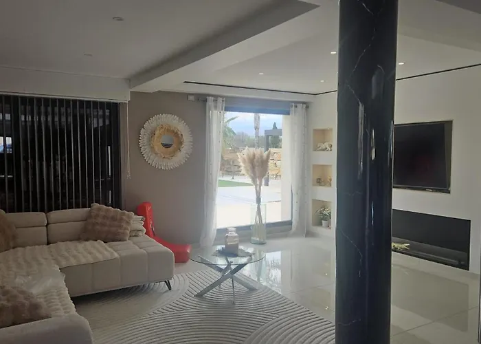 De Luxe A 5 Minutes Du Centre De Piscine Chauffee